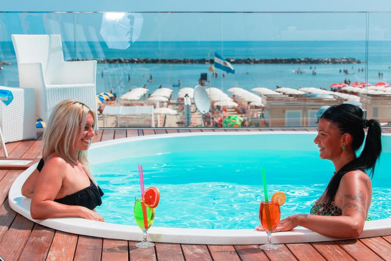 Hotel Nettuno Bellaria-Igea Marina Luaran gambar